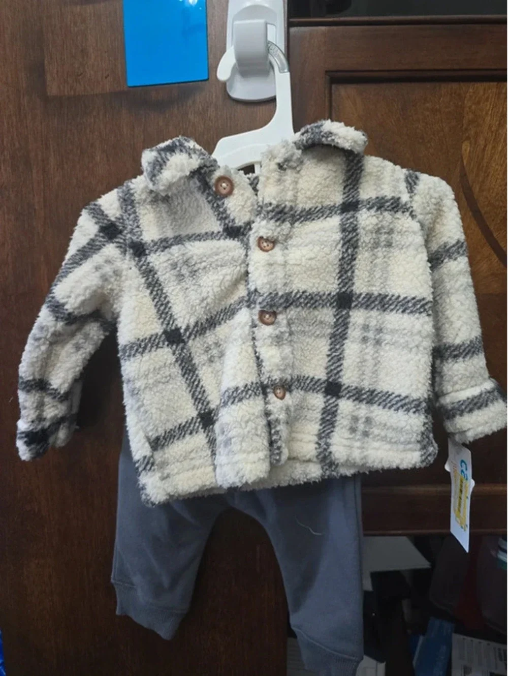 6m brand new outfit set from carter's item 615